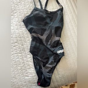 Arena one piece, open back